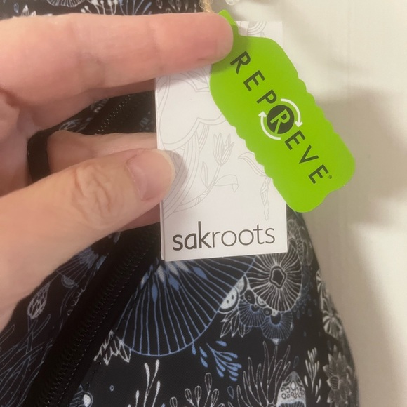 SAKROOTS Turtle Floral Sling Backpack Bag NWT - Picture 3 of 6